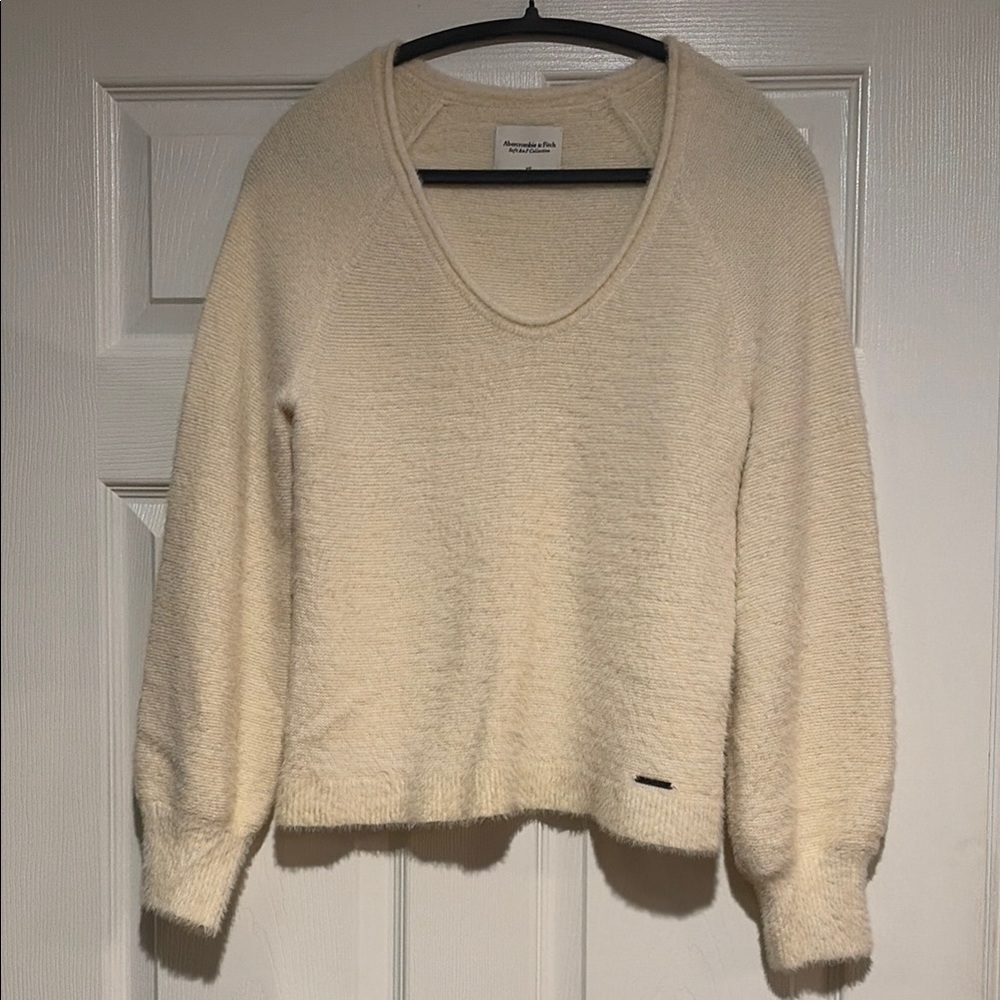 Abercrombie & Fitch Women's V-Neck Cream Sweater